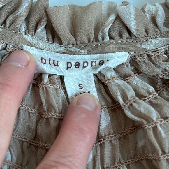 blu pepper tan and white brush stroke print split neck line sheer button up top - Picture 12 of 16